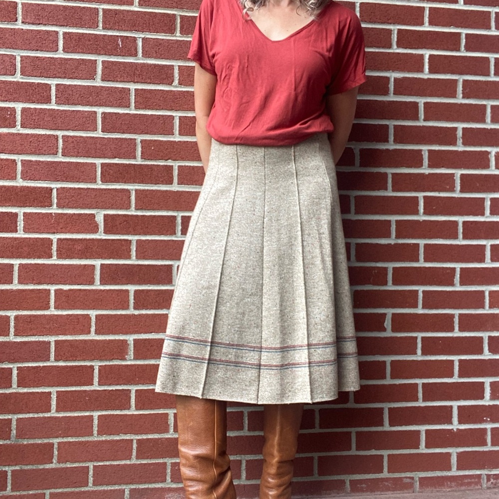 Pleated sweaters skirt